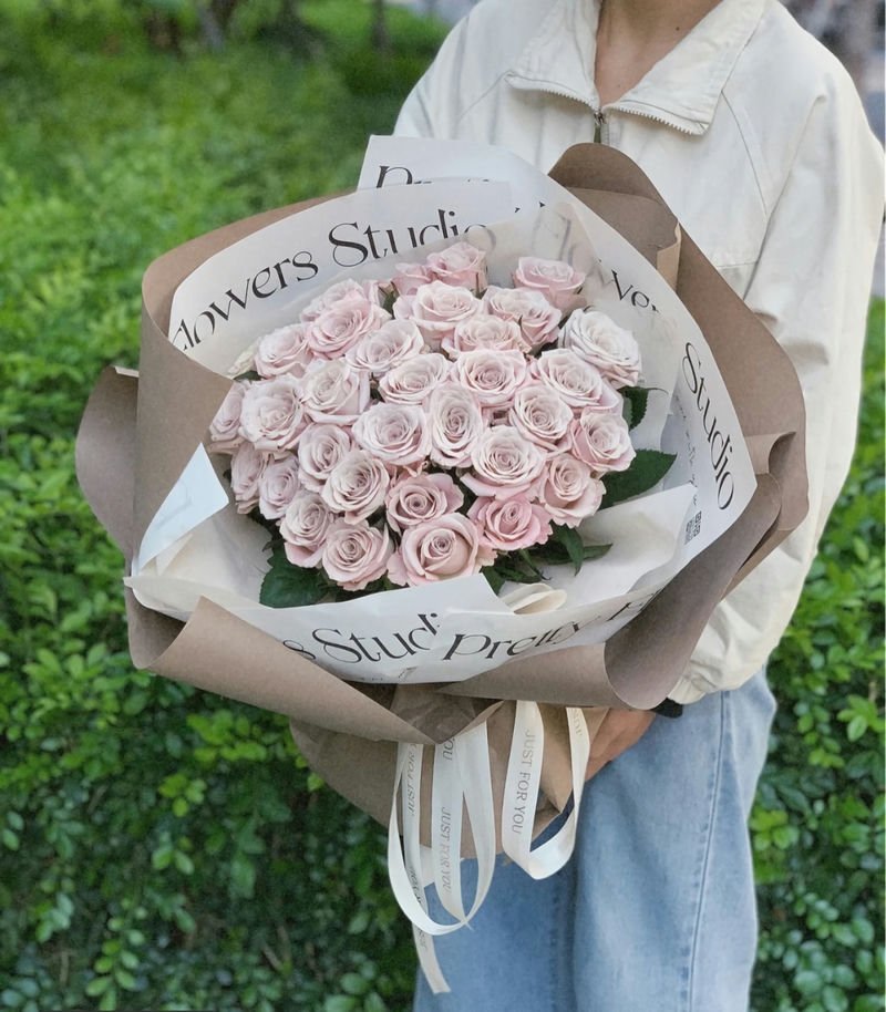 Hand Bouquet 1018--1