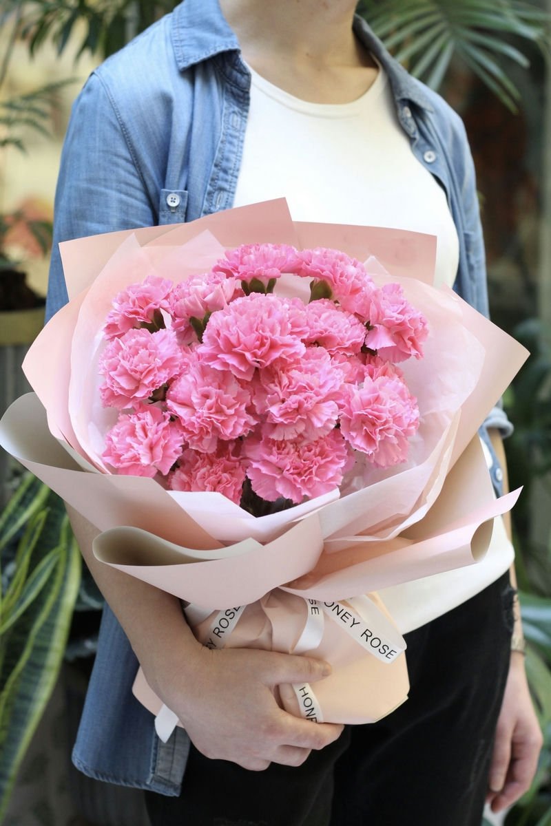 Mother Day Special Hand Bouquet 1070--1